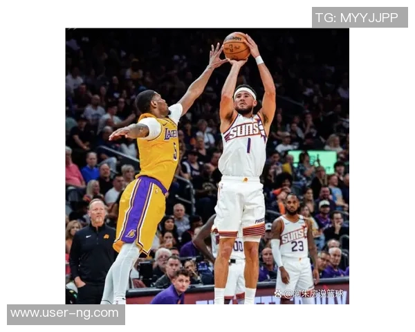 布克关键时刻罚球稳健全场19投7中贡献26分3篮板9助攻2抢断表现出色